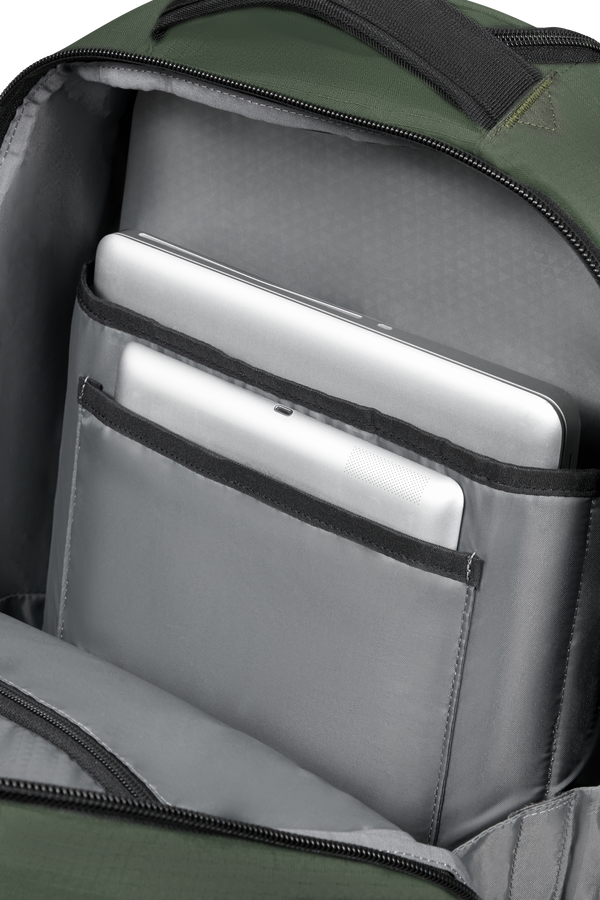 Samsonite Roadseeker Laptop Backpack with wheels 17.3''  Mørk oliven Samsonite Roadseeker Laptop Backpack with wheels 17.3''  Mørk oliven