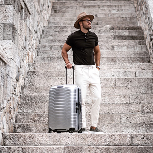 Sterk & lett, beskyttende og elegant. Oppdag Proxis, din reisepartner av høyeste kvalitet.